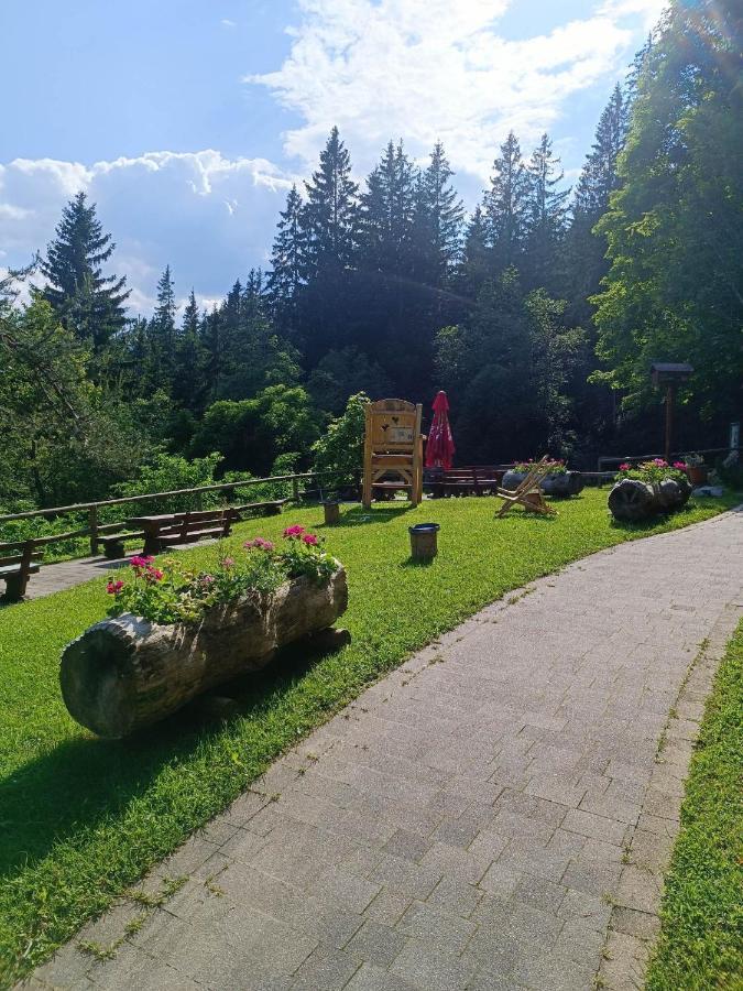 Valvasorjev Dom Pod Stolom Hostel Zirovnica Ngoại thất bức ảnh