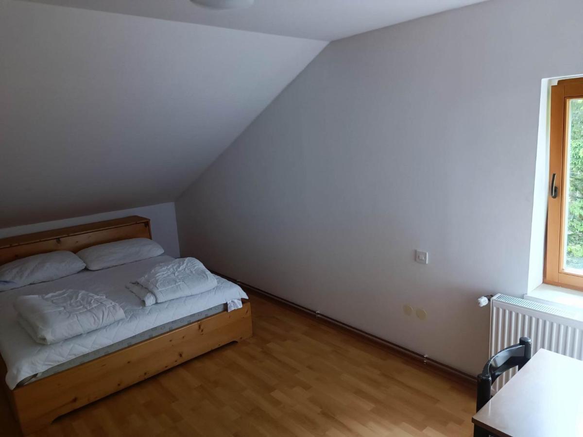 Valvasorjev Dom Pod Stolom Hostel Zirovnica Ngoại thất bức ảnh